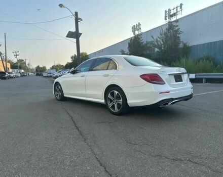 Белый Мерседес Е-Класс, объемом двигателя 2 л и пробегом 50 тыс. км за 12000 $, фото 5 на Automoto.ua