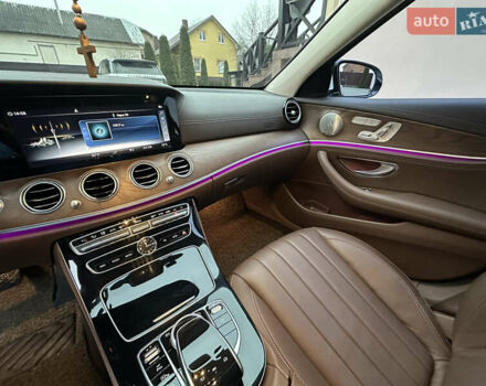 Белый Мерседес Е-Класс, объемом двигателя 1.9 л и пробегом 145 тыс. км за 32700 $, фото 19 на Automoto.ua