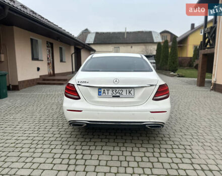 Белый Мерседес Е-Класс, объемом двигателя 1.9 л и пробегом 145 тыс. км за 32700 $, фото 9 на Automoto.ua
