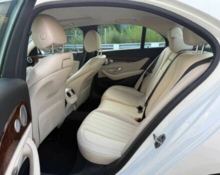 Белый Мерседес Е-Класс, объемом двигателя 2 л и пробегом 36 тыс. км за 16000 $, фото 10 на Automoto.ua