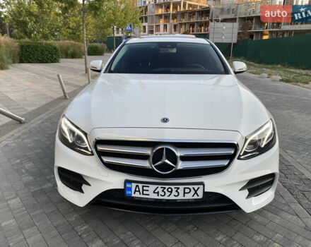 Белый Мерседес Е-Класс, объемом двигателя 2 л и пробегом 109 тыс. км за 33000 $, фото 1 на Automoto.ua