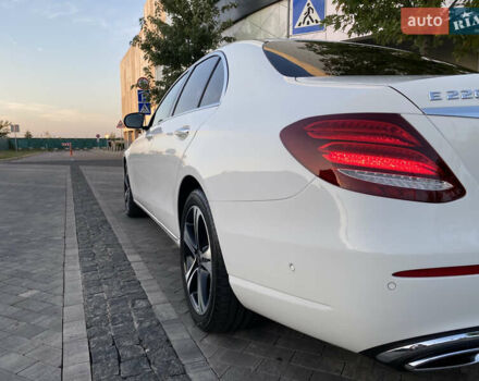 Белый Мерседес Е-Класс, объемом двигателя 2 л и пробегом 109 тыс. км за 33200 $, фото 24 на Automoto.ua