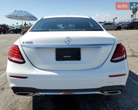 Мерседес Е-Класс 2019 в Львове на Automoto.ua Белый Мерседес Е-Класс, объемом двигателя 1.99 л и пробегом 85 тыс. км за 11000 $, фото 5 на Automoto.ua