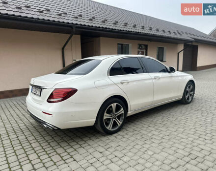 Белый Мерседес Е-Класс, объемом двигателя 1.9 л и пробегом 145 тыс. км за 32700 $, фото 7 на Automoto.ua