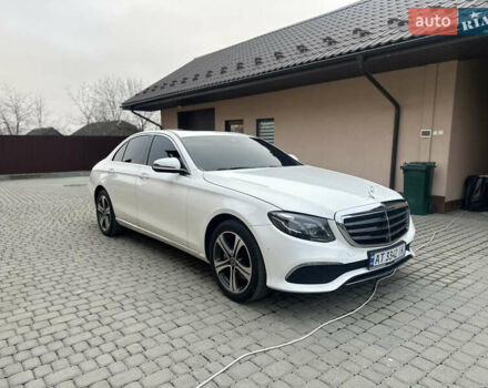 Белый Мерседес Е-Класс, объемом двигателя 1.9 л и пробегом 145 тыс. км за 32700 $, фото 6 на Automoto.ua