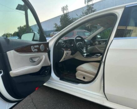 Белый Мерседес Е-Класс, объемом двигателя 2 л и пробегом 36 тыс. км за 16000 $, фото 8 на Automoto.ua