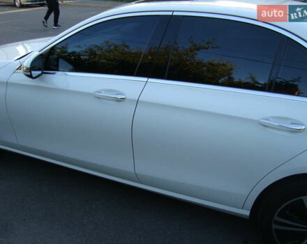 Белый Мерседес Е-Класс, объемом двигателя 2 л и пробегом 120 тыс. км за 33400 $, фото 3 на Automoto.ua