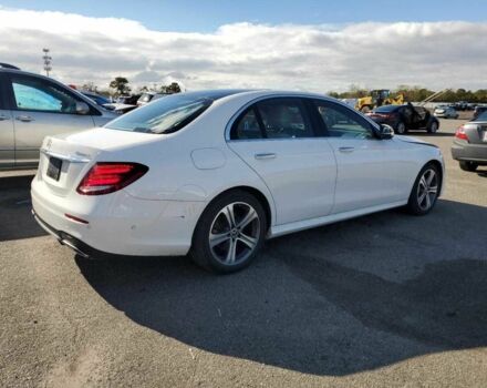 Белый Мерседес Е-Класс, объемом двигателя 2 л и пробегом 53 тыс. км за 9400 $, фото 2 на Automoto.ua