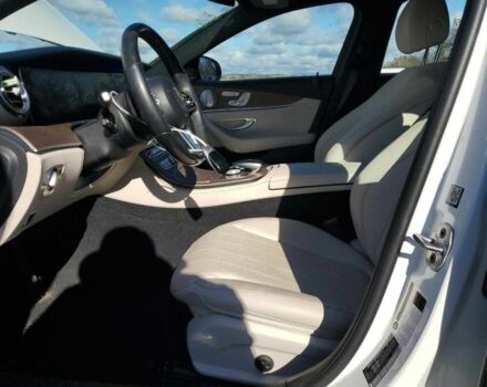 Белый Мерседес Е-Класс, объемом двигателя 2 л и пробегом 53 тыс. км за 9400 $, фото 6 на Automoto.ua