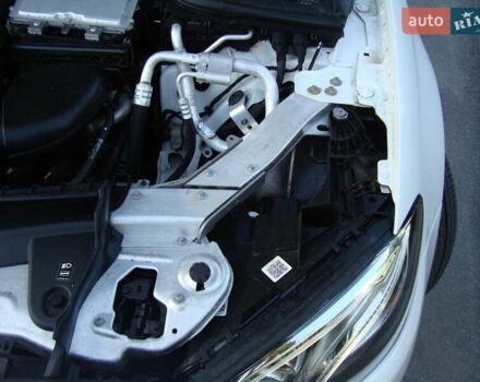 Белый Мерседес Е-Класс, объемом двигателя 2 л и пробегом 120 тыс. км за 33400 $, фото 38 на Automoto.ua