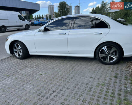 Белый Мерседес Е-Класс, объемом двигателя 2 л и пробегом 55 тыс. км за 42999 $, фото 4 на Automoto.ua