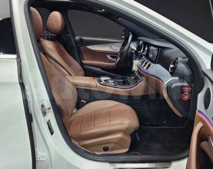 Белый Мерседес Е-Класс, объемом двигателя 0 л и пробегом 62 тыс. км за 20514 $, фото 6 на Automoto.ua