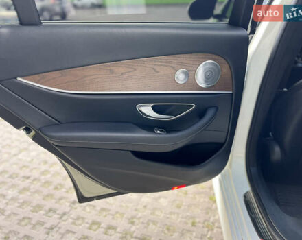 Белый Мерседес Е-Класс, объемом двигателя 2 л и пробегом 55 тыс. км за 42999 $, фото 9 на Automoto.ua