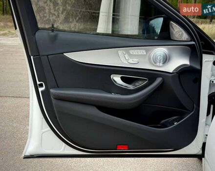 Белый Мерседес Е-Класс, объемом двигателя 1.99 л и пробегом 64 тыс. км за 45500 $, фото 59 на Automoto.ua