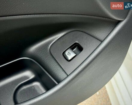 Белый Мерседес Е-Класс, объемом двигателя 1.99 л и пробегом 64 тыс. км за 45500 $, фото 60 на Automoto.ua