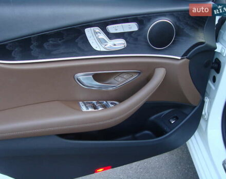 Белый Мерседес Е-Класс, объемом двигателя 2 л и пробегом 120 тыс. км за 33400 $, фото 8 на Automoto.ua