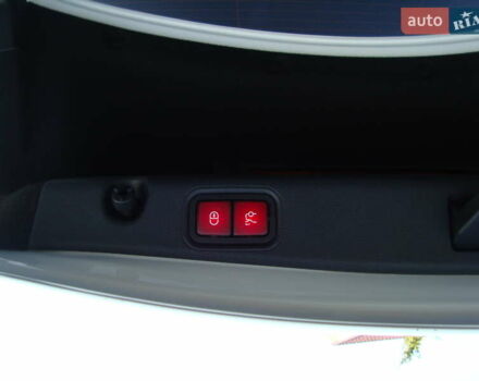 Белый Мерседес Е-Класс, объемом двигателя 2 л и пробегом 120 тыс. км за 33400 $, фото 35 на Automoto.ua