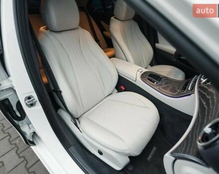 Белый Мерседес Е-Класс, объемом двигателя 0 л и пробегом 70 тыс. км за 49000 $, фото 14 на Automoto.ua