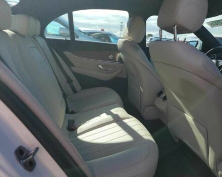 Белый Мерседес Е-Класс, объемом двигателя 2 л и пробегом 53 тыс. км за 9400 $, фото 9 на Automoto.ua