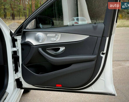 Белый Мерседес Е-Класс, объемом двигателя 1.99 л и пробегом 64 тыс. км за 45500 $, фото 66 на Automoto.ua