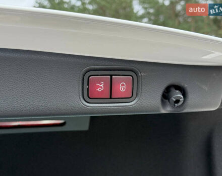 Белый Мерседес Е-Класс, объемом двигателя 1.99 л и пробегом 64 тыс. км за 45500 $, фото 109 на Automoto.ua