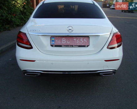Белый Мерседес Е-Класс, объемом двигателя 2 л и пробегом 120 тыс. км за 33400 $, фото 5 на Automoto.ua
