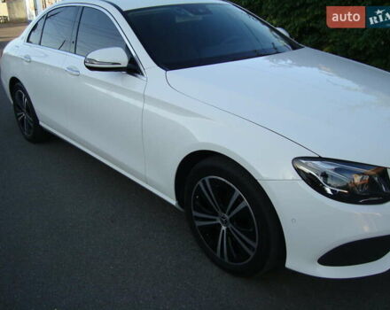 Белый Мерседес Е-Класс, объемом двигателя 2 л и пробегом 120 тыс. км за 33400 $, фото 1 на Automoto.ua