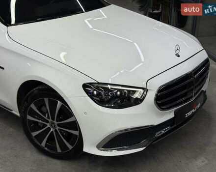 Белый Мерседес Е-Класс, объемом двигателя 1.99 л и пробегом 23 тыс. км за 55000 $, фото 2 на Automoto.ua