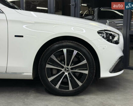 Белый Мерседес Е-Класс, объемом двигателя 1.99 л и пробегом 23 тыс. км за 55000 $, фото 4 на Automoto.ua