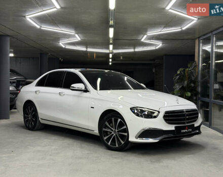 Белый Мерседес Е-Класс, объемом двигателя 1.99 л и пробегом 23 тыс. км за 55000 $, фото 1 на Automoto.ua