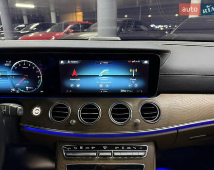 Белый Мерседес Е-Класс, объемом двигателя 1.99 л и пробегом 23 тыс. км за 55000 $, фото 26 на Automoto.ua