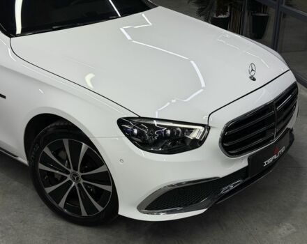 Белый Мерседес Е-Класс, объемом двигателя 2 л и пробегом 23 тыс. км за 55000 $, фото 1 на Automoto.ua