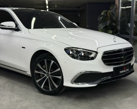 Белый Мерседес Е-Класс, объемом двигателя 2 л и пробегом 23 тыс. км за 55000 $, фото 3 на Automoto.ua