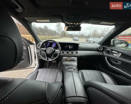 Белый Мерседес Е-Класс, объемом двигателя 1.99 л и пробегом 74 тыс. км за 40000 $, фото 7 на Automoto.ua