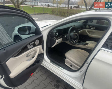 Белый Мерседес Е-Класс, объемом двигателя 3 л и пробегом 27 тыс. км за 59999 $, фото 16 на Automoto.ua