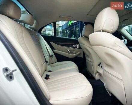 Белый Мерседес Е-Класс, объемом двигателя 3 л и пробегом 20 тыс. км за 55555 $, фото 32 на Automoto.ua