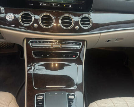 Белый Мерседес Е-Класс, объемом двигателя 3 л и пробегом 27 тыс. км за 59999 $, фото 24 на Automoto.ua