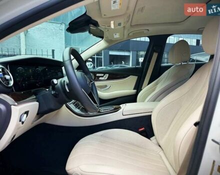 Белый Мерседес Е-Класс, объемом двигателя 3 л и пробегом 20 тыс. км за 55555 $, фото 26 на Automoto.ua