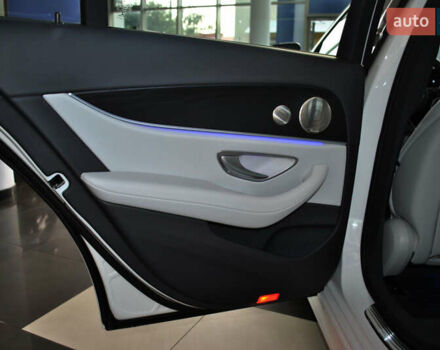 Белый Мерседес Е-Класс, объемом двигателя 1.99 л и пробегом 37 тыс. км за 47000 $, фото 32 на Automoto.ua