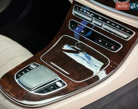 Белый Мерседес Е-Класс, объемом двигателя 3 л и пробегом 20 тыс. км за 55555 $, фото 38 на Automoto.ua