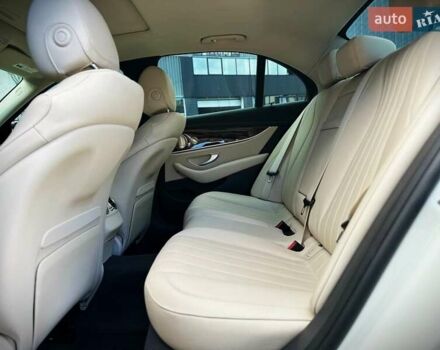 Белый Мерседес Е-Класс, объемом двигателя 3 л и пробегом 20 тыс. км за 55555 $, фото 31 на Automoto.ua