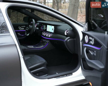 Белый Мерседес Е-Класс, объемом двигателя 3 л и пробегом 46 тыс. км за 93333 $, фото 9 на Automoto.ua