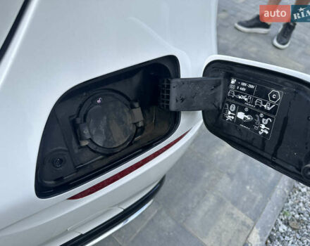 Белый Мерседес Е-Класс, объемом двигателя 1.99 л и пробегом 62 тыс. км за 71500 $, фото 14 на Automoto.ua