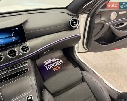 Белый Мерседес Е-Класс, объемом двигателя 1.95 л и пробегом 75 тыс. км за 52999 $, фото 50 на Automoto.ua