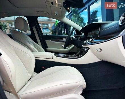 Белый Мерседес Е-Класс, объемом двигателя 3 л и пробегом 20 тыс. км за 55555 $, фото 28 на Automoto.ua