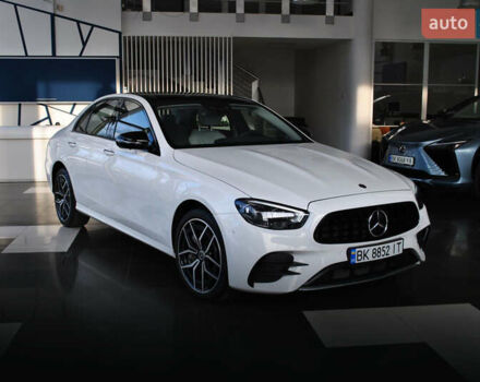 Белый Мерседес Е-Класс, объемом двигателя 1.99 л и пробегом 37 тыс. км за 47000 $, фото 2 на Automoto.ua