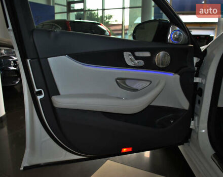 Белый Мерседес Е-Класс, объемом двигателя 1.99 л и пробегом 37 тыс. км за 47000 $, фото 24 на Automoto.ua