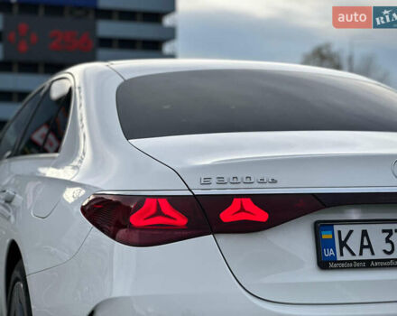 Белый Мерседес Е-Класс, объемом двигателя 1.99 л и пробегом 18 тыс. км за 98000 $, фото 39 на Automoto.ua