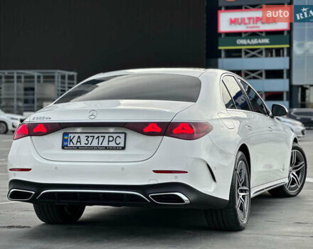 Белый Мерседес Е-Класс, объемом двигателя 1.99 л и пробегом 18 тыс. км за 98000 $, фото 4 на Automoto.ua