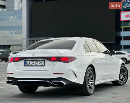 Белый Мерседес Е-Класс, объемом двигателя 1.99 л и пробегом 18 тыс. км за 98000 $, фото 3 на Automoto.ua